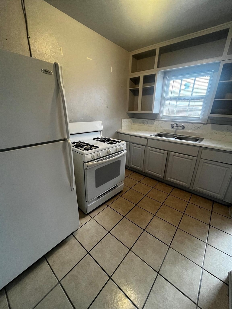 1711 W Main Street - Photo 7