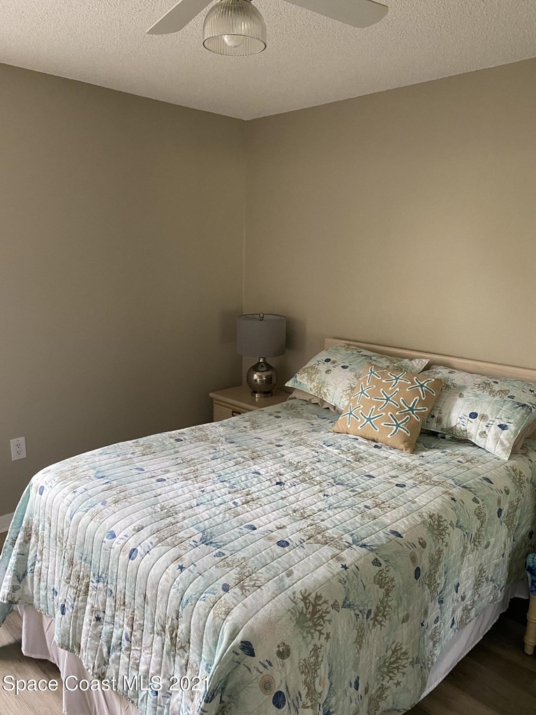 1099 Country Club Drive - Photo 5