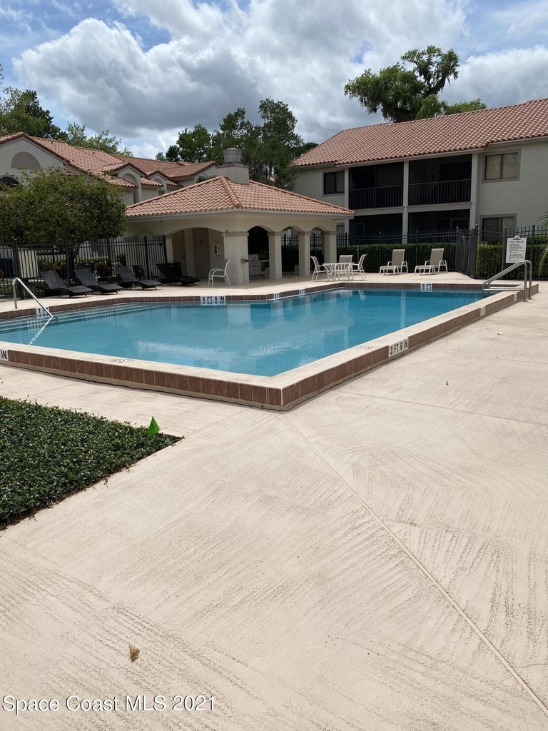 1099 Country Club Drive - Photo 8