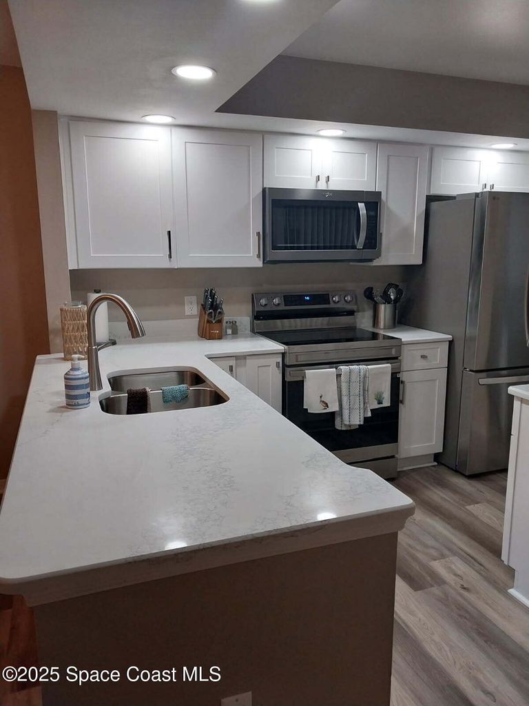 1099 Country Club Drive - Photo 11