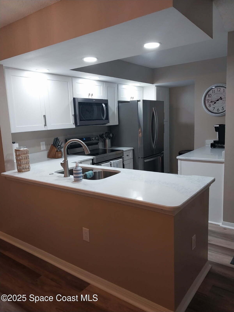 1099 Country Club Drive - Photo 12