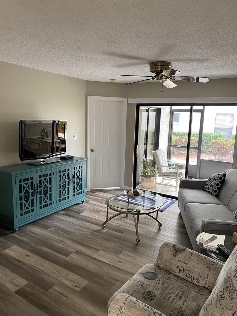 1099 Country Club Drive - Photo 2