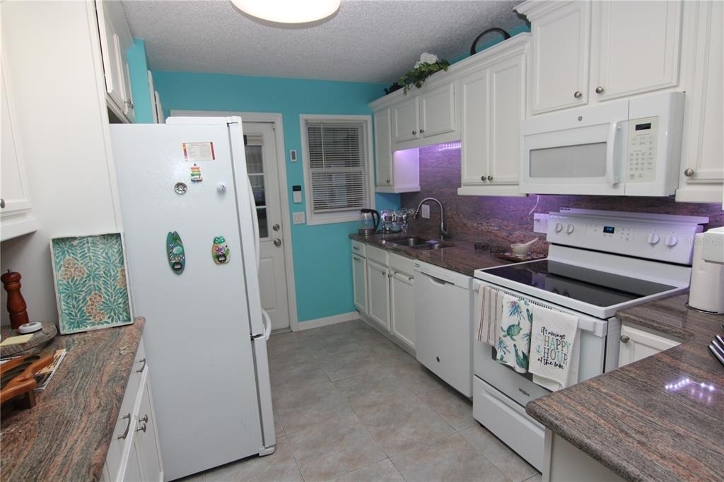 1207 Lakehouse Court - Photo 2