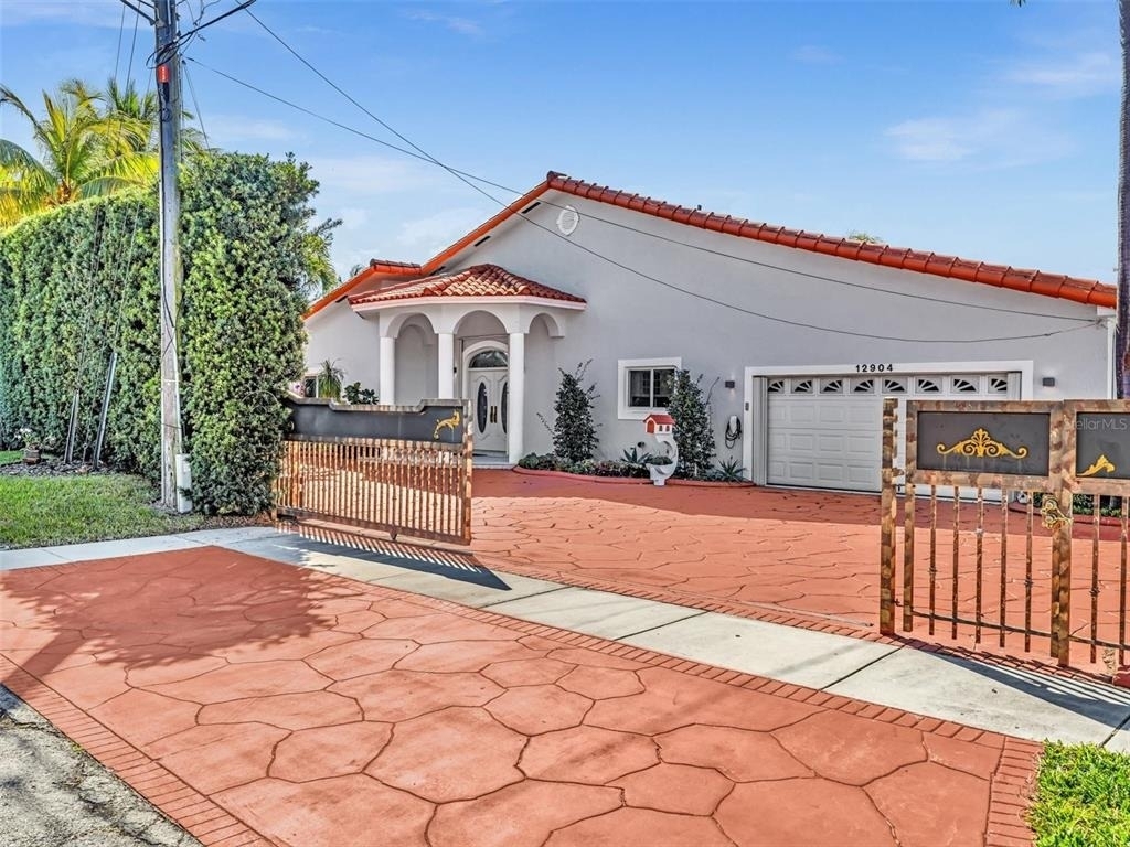 12904 Banyan Road - Photo 2