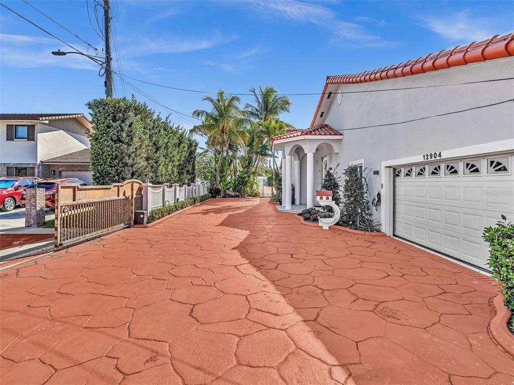 12904 Banyan Road - Photo 3