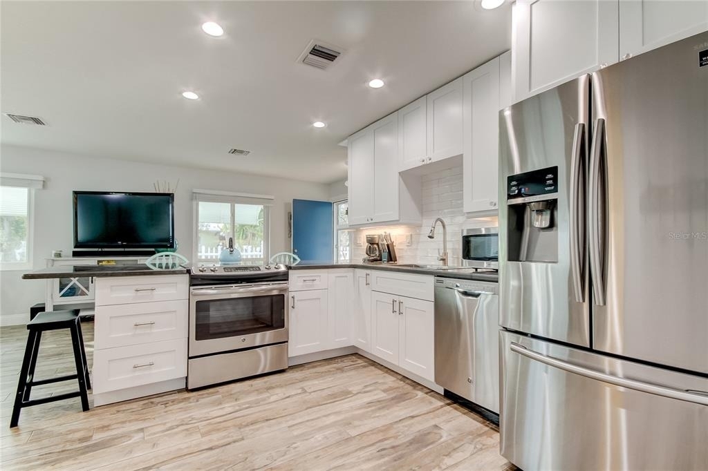 1907 2nd Street - Photo 3