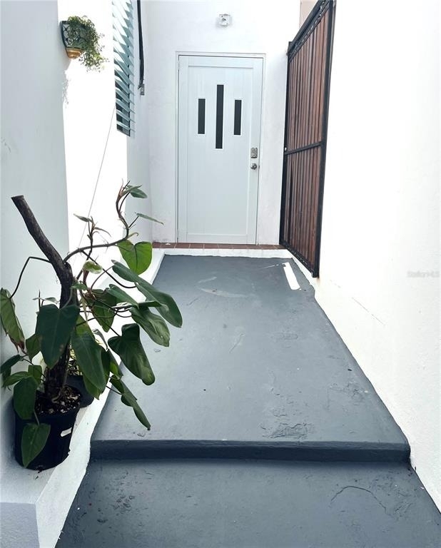 205 Las Flores Street - Photo 5