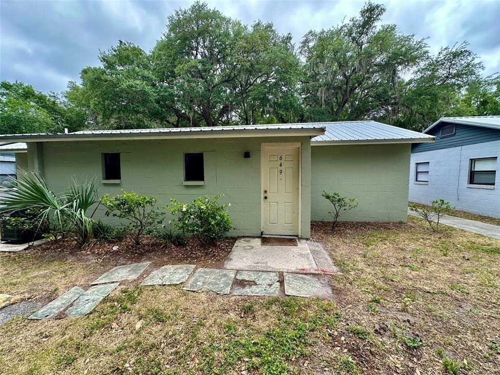 649 Ne Waldo Road - Photo 0