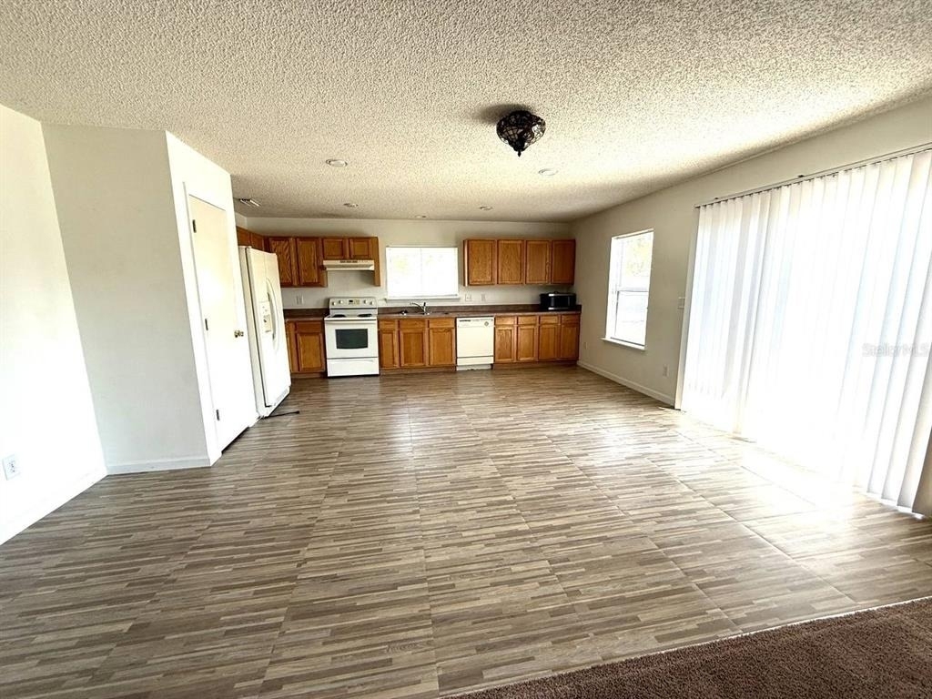 121 Lindsay Drive - Photo 3