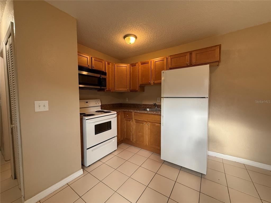 601 Hardy Street - Photo 2