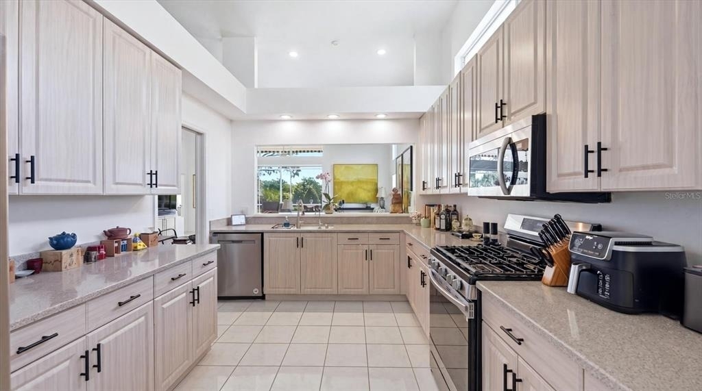8009 Hampton Court - Photo 13