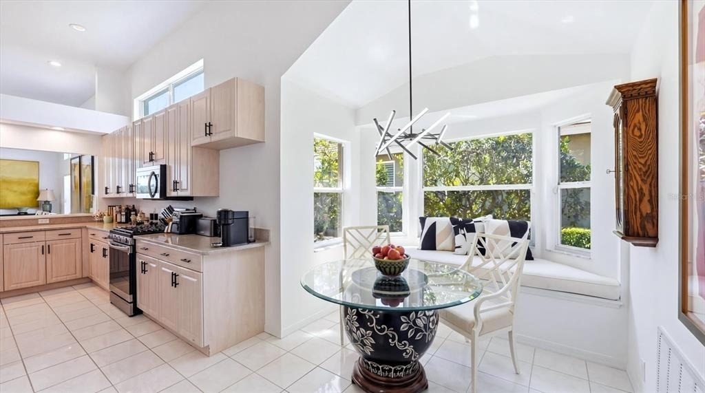 8009 Hampton Court - Photo 15