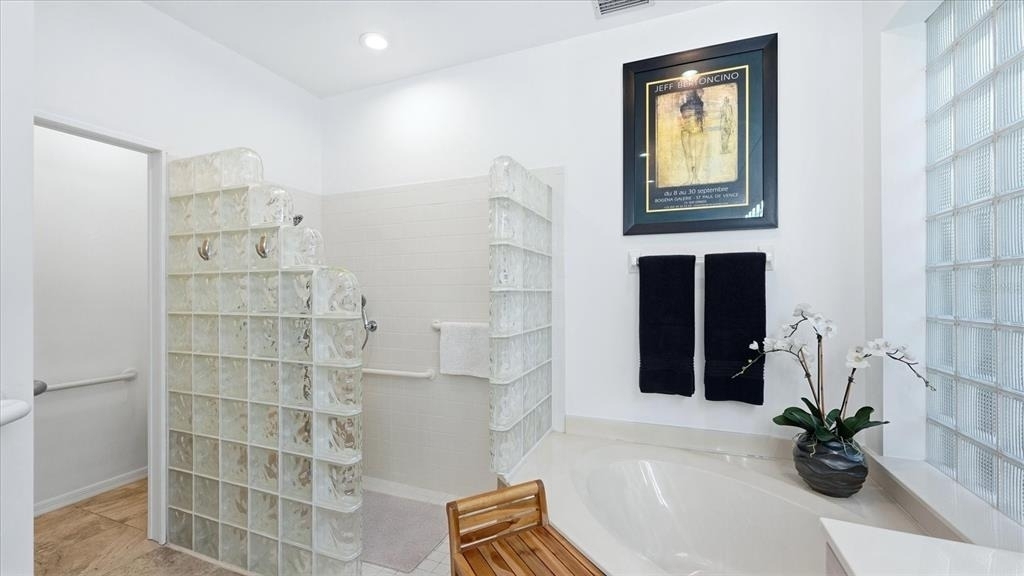 8009 Hampton Court - Photo 17