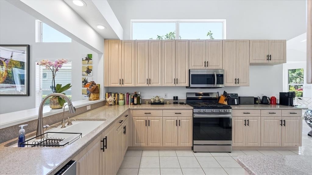 8009 Hampton Court - Photo 12