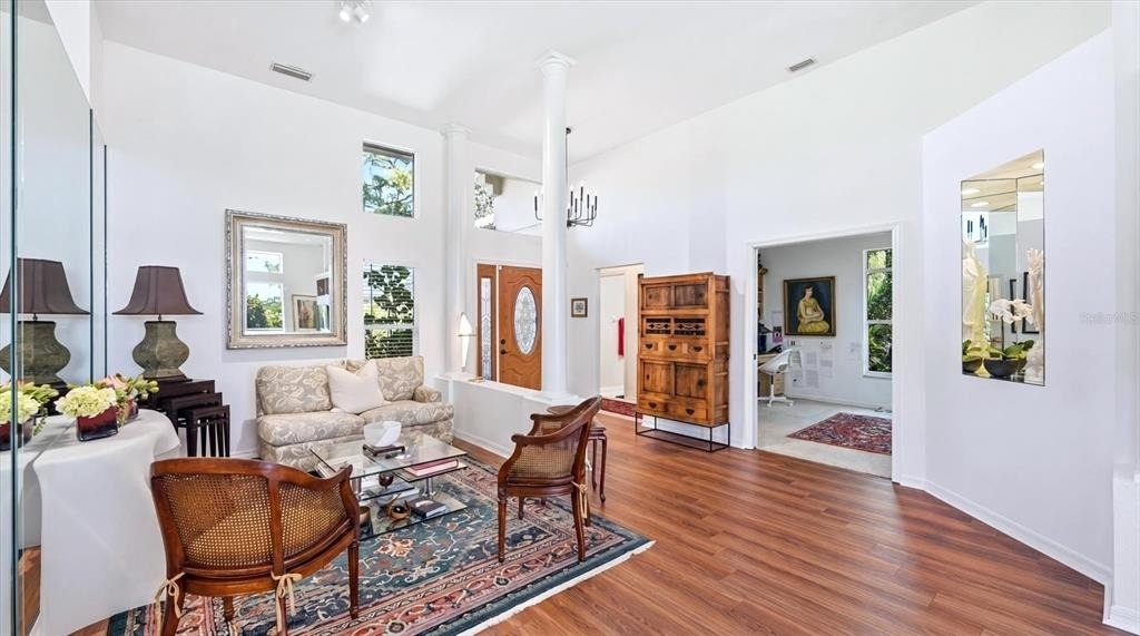 8009 Hampton Court - Photo 4