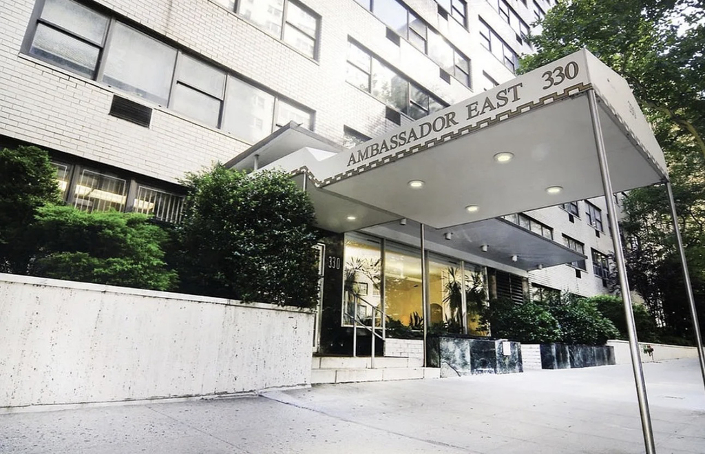 330 East 46th Street - Photo 9