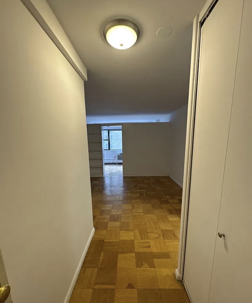 330 East 46th Street - Photo 2