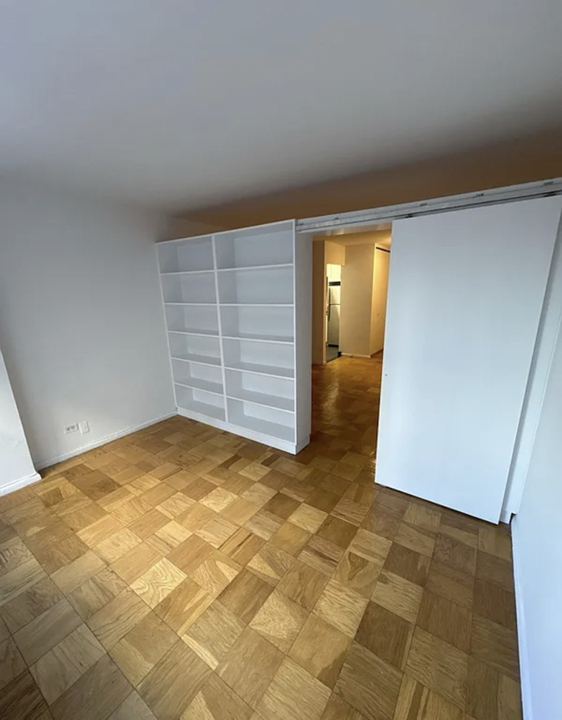330 East 46th Street - Photo 3