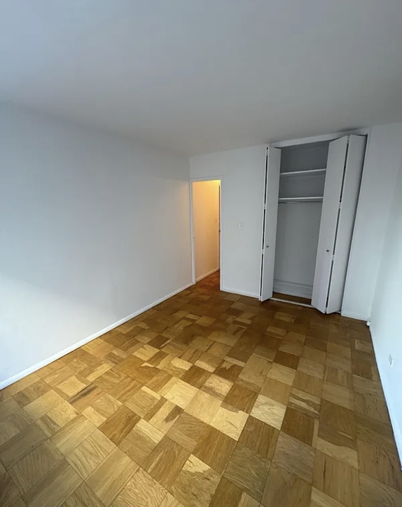 330 East 46th Street - Photo 4