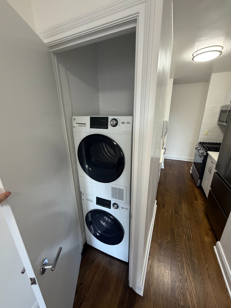 East 88th Street - Photo 10