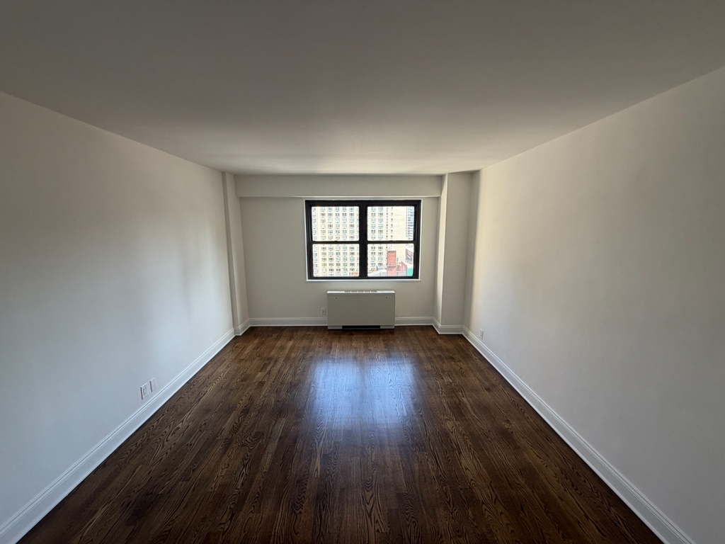 East 88th Street - Photo 4