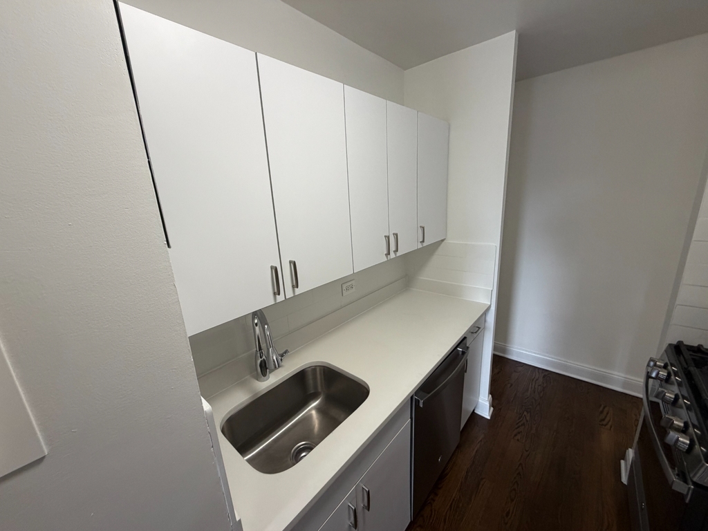 East 88th Street - Photo 8