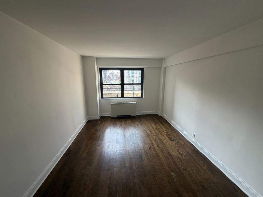 East 88th Street - Photo 2