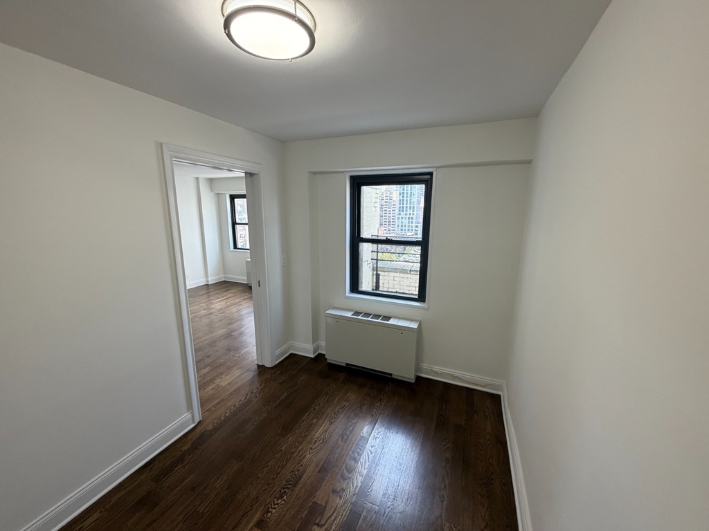 East 88th Street - Photo 7