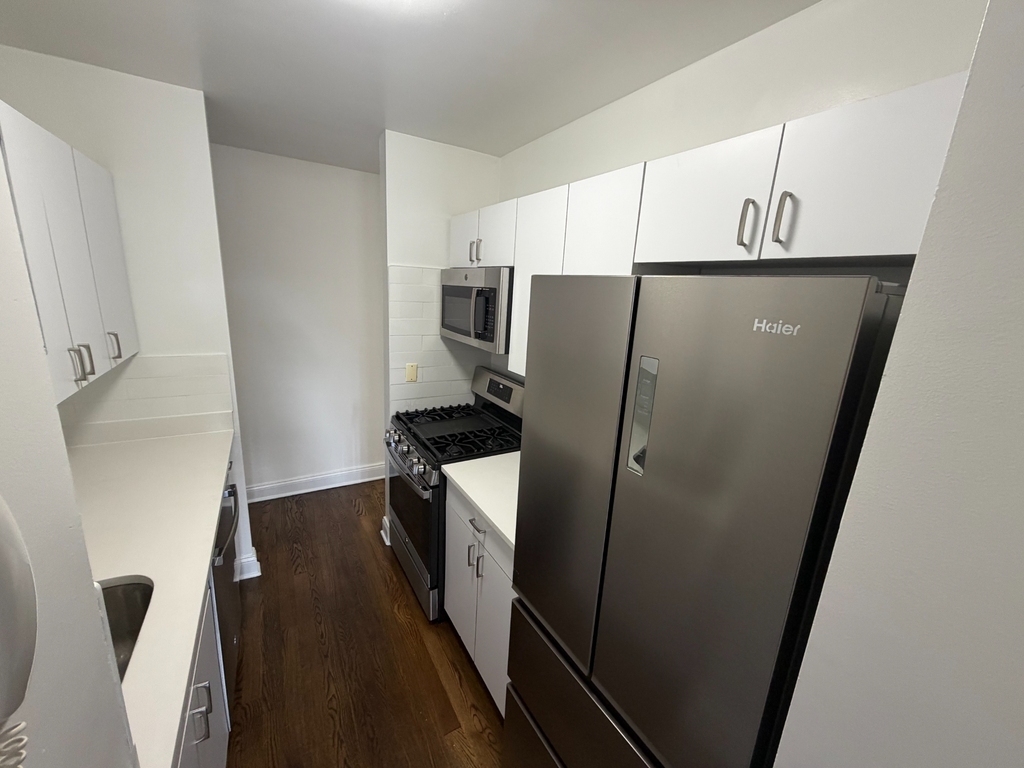 East 88th Street - Photo 9