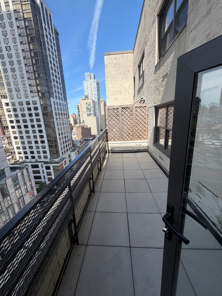 East 88th Street - Photo 15