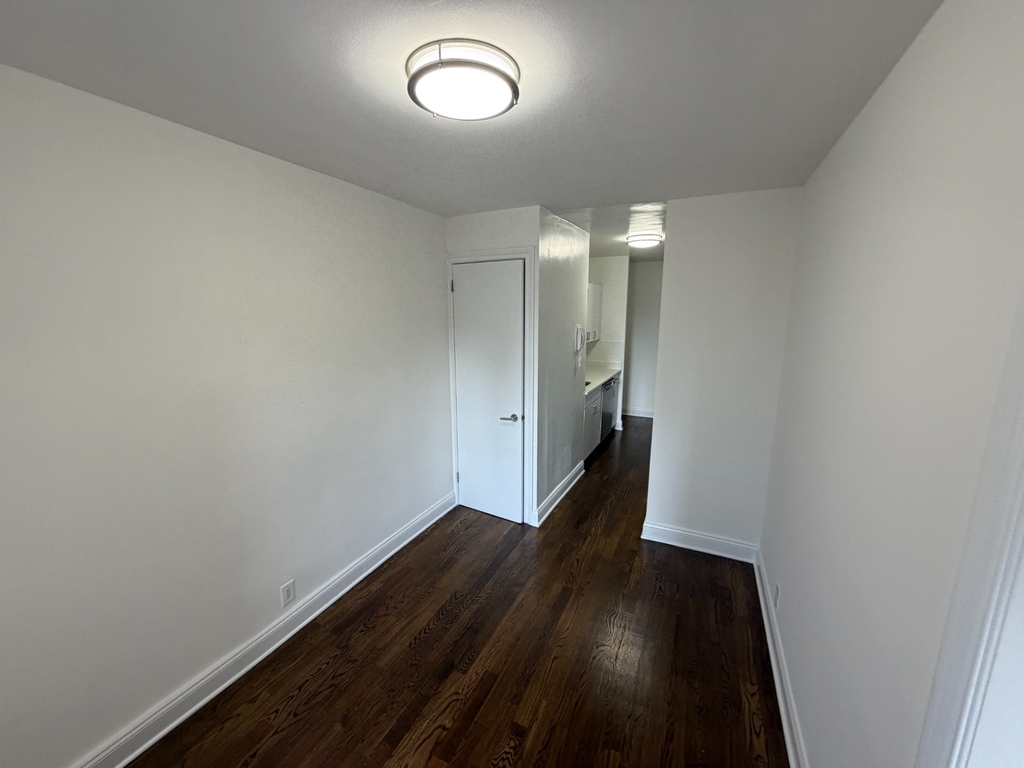 East 88th Street - Photo 6