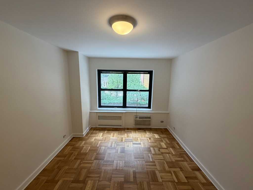 East 55th Street - Photo 0