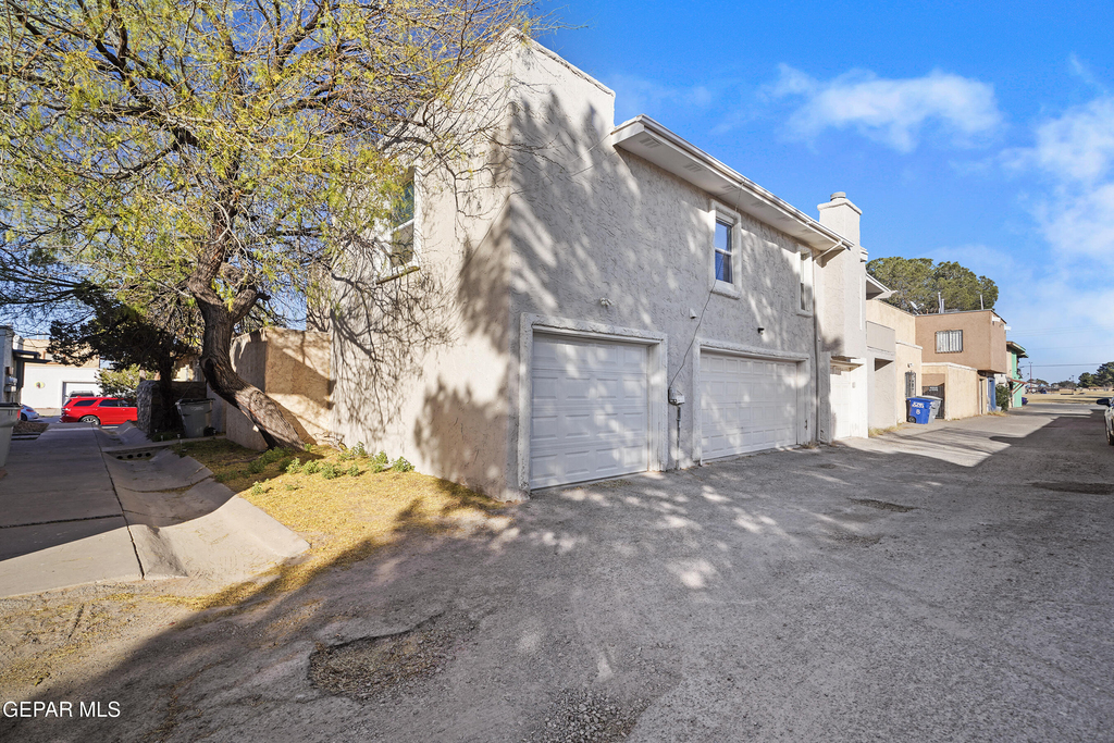10628 Springwood Drive - Photo 0