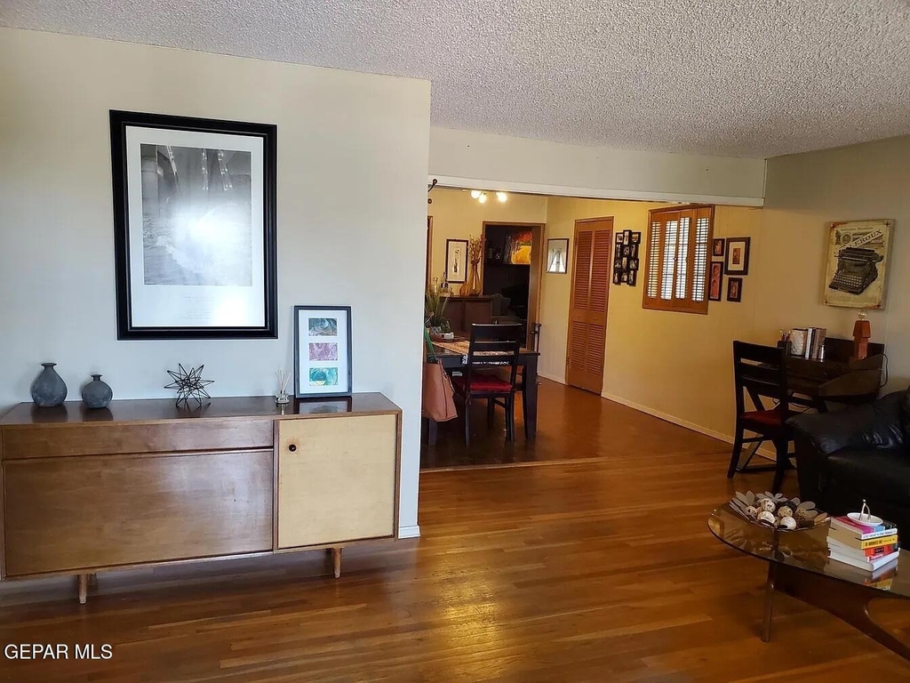 2705 Jackson Avenue - Photo 8