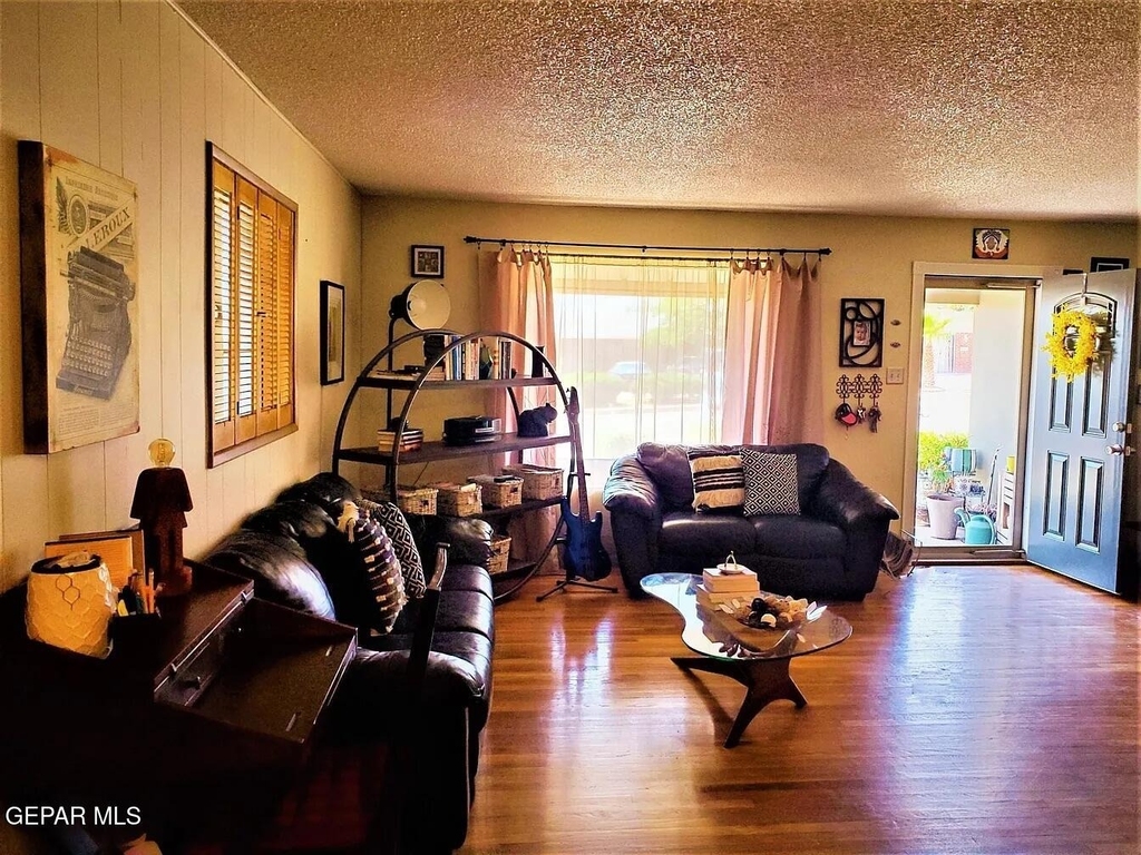 2705 Jackson Avenue - Photo 3