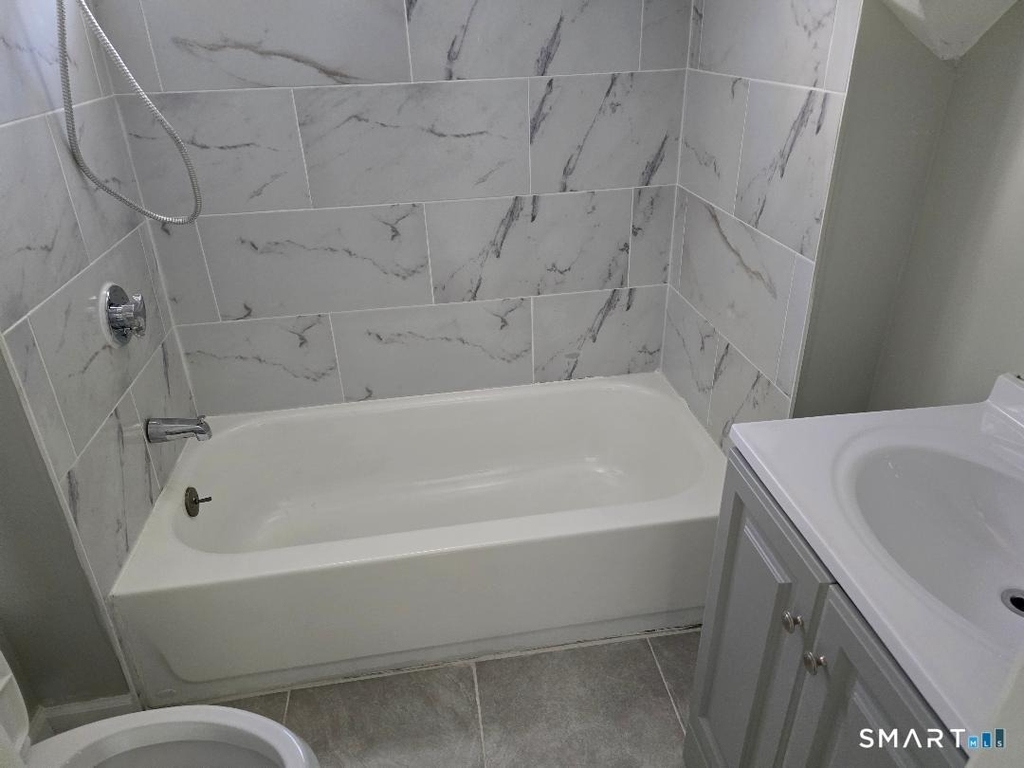 219 Woodlawn Terrace - Photo 4