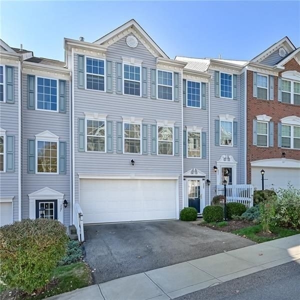 209 Ascot Ct - Photo 0