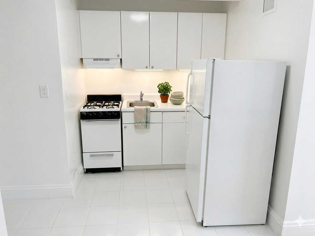 East 39th Street - Photo 4
