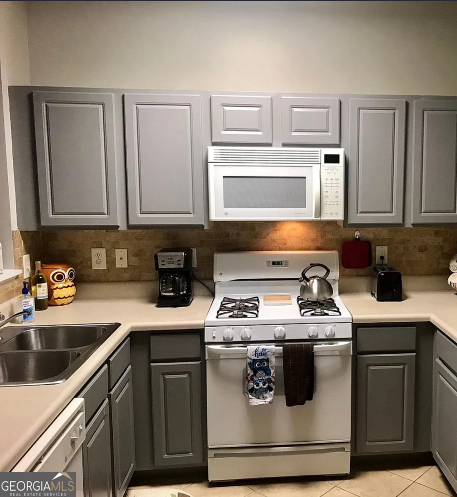 3266 Mill Springs Circle - Photo 3