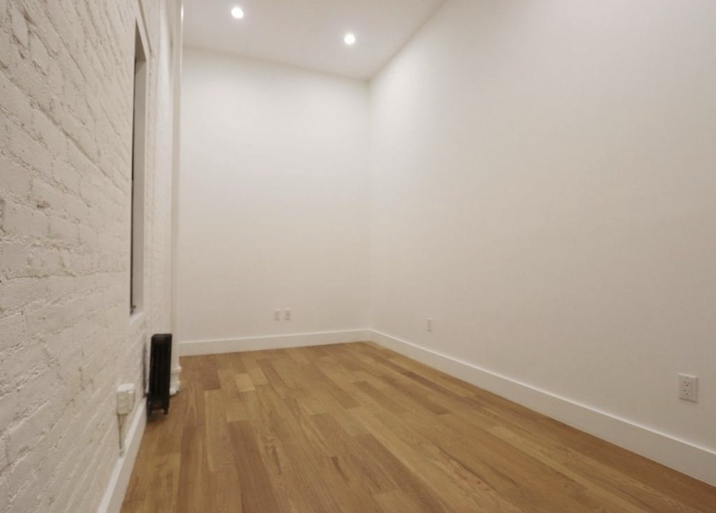 1st Avenue - Photo 3