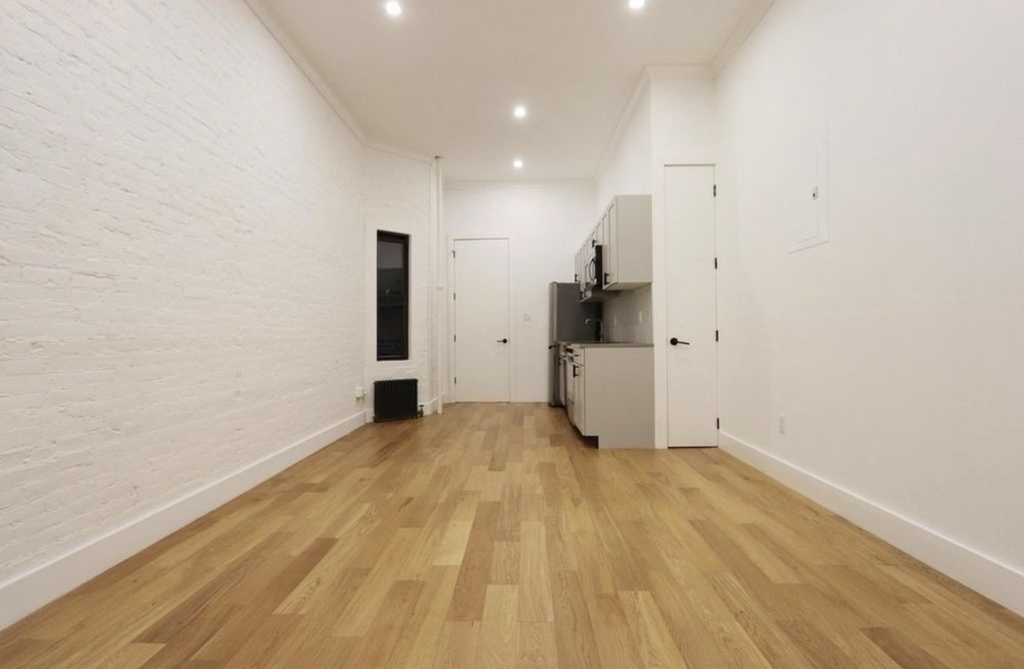 1st Avenue - Photo 2