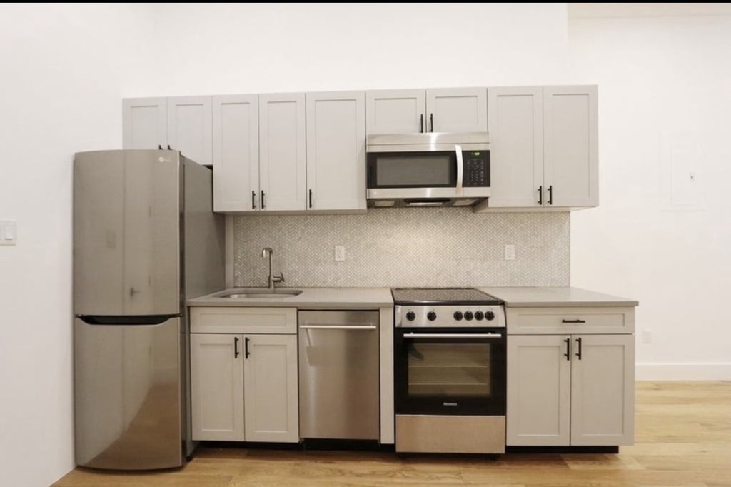 1st Avenue - Photo 1