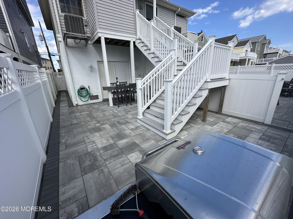 17 7th Avenue - Photo 2