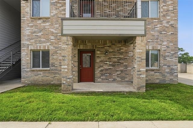 514 E Hazelwood Street - Photo 0