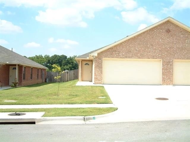 936 Sylvia Street - Photo 1