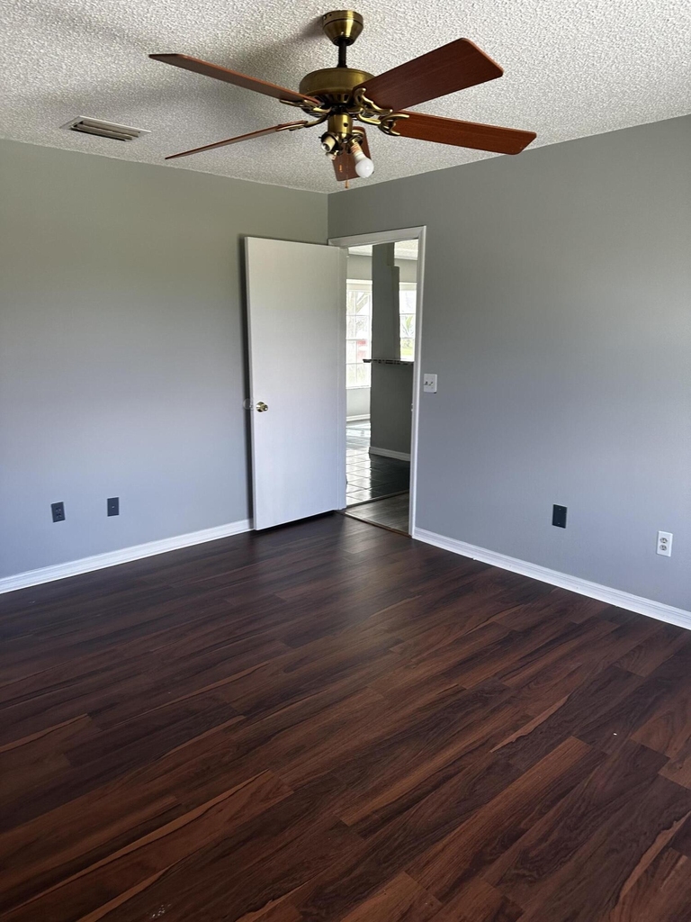 1021 Sw Dubois Avenue - Photo 6