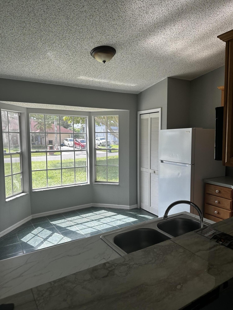 1021 Sw Dubois Avenue - Photo 4