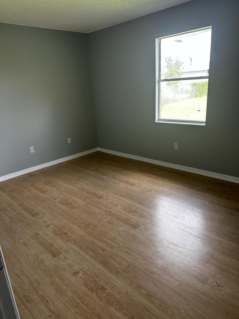1021 Sw Dubois Avenue - Photo 3