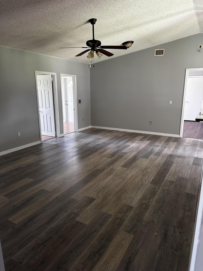 1021 Sw Dubois Avenue - Photo 2