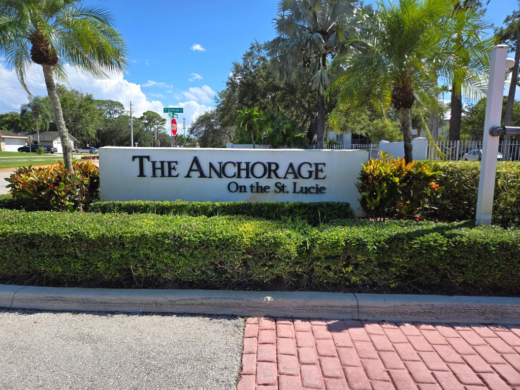 2512 Se Anchorage Cove - Photo 1